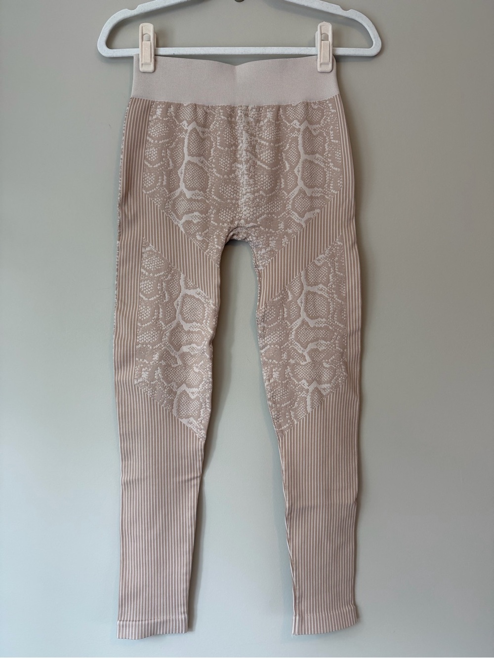 NWT JLUXLABEL Snakeskin Print Leggings OS Seamless High Waist Taupe